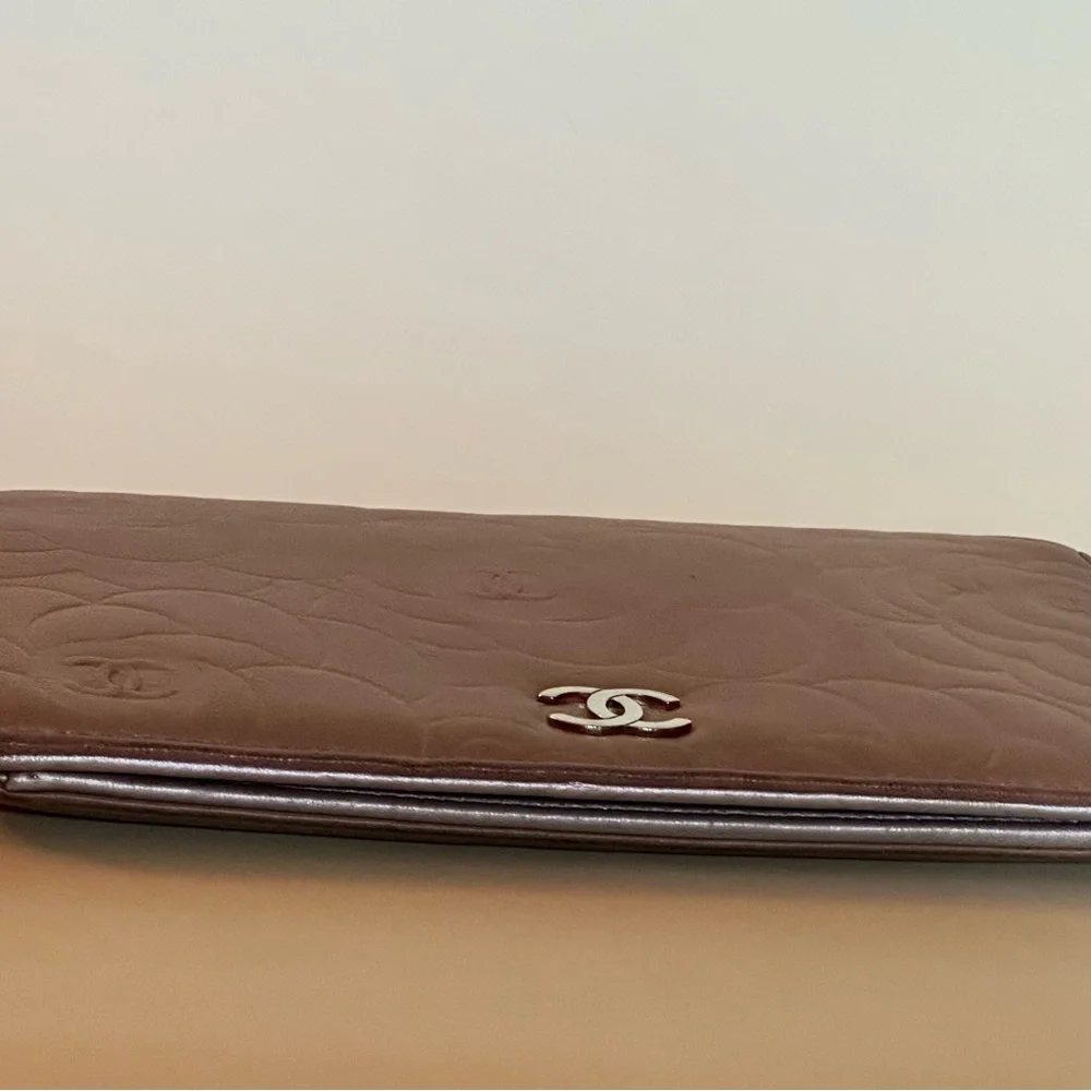 CHANEL Camellia Embossed Wallet - Picture 3 of 7